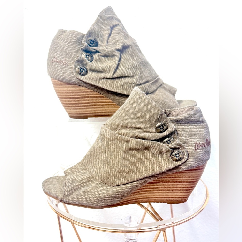 New Blowfish Women's Taupe Wedge Booties/Heel